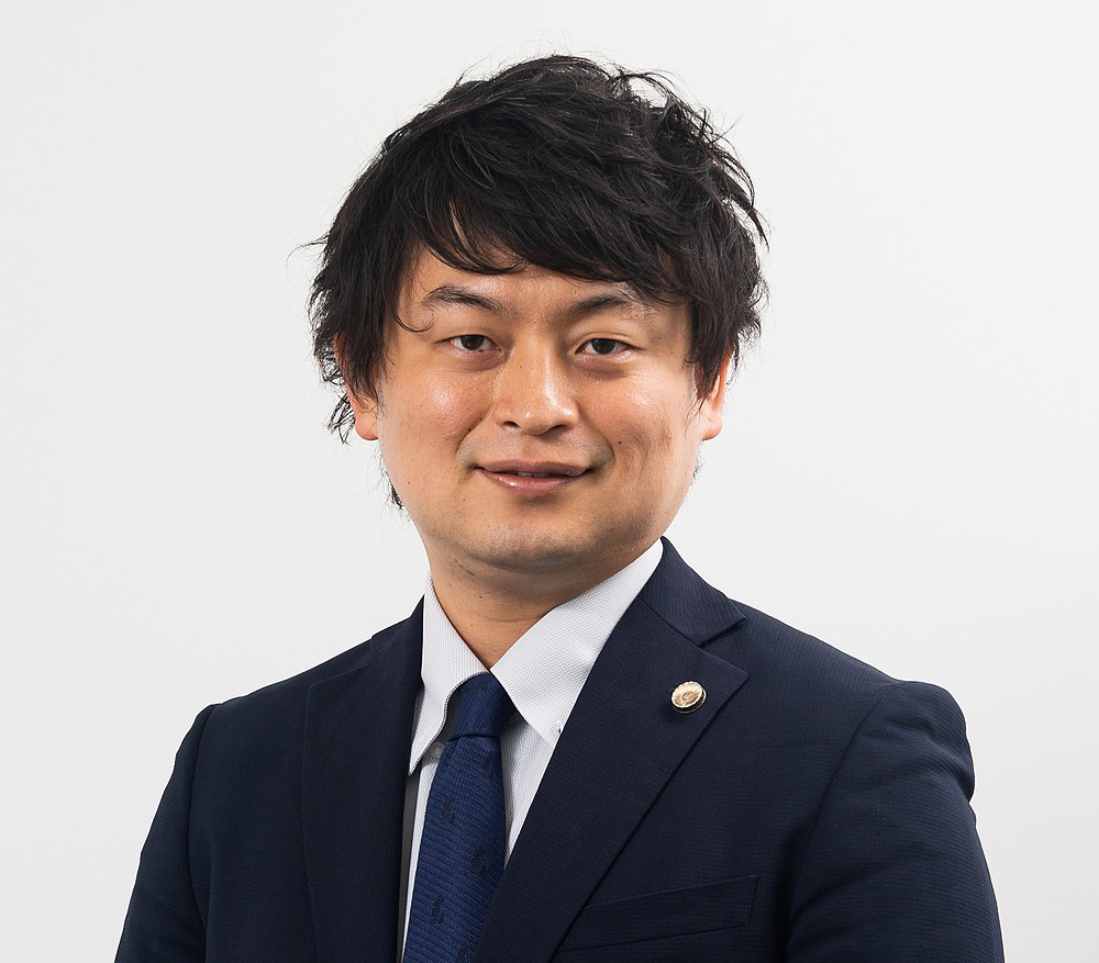 代表弁護士　佐藤　駿介