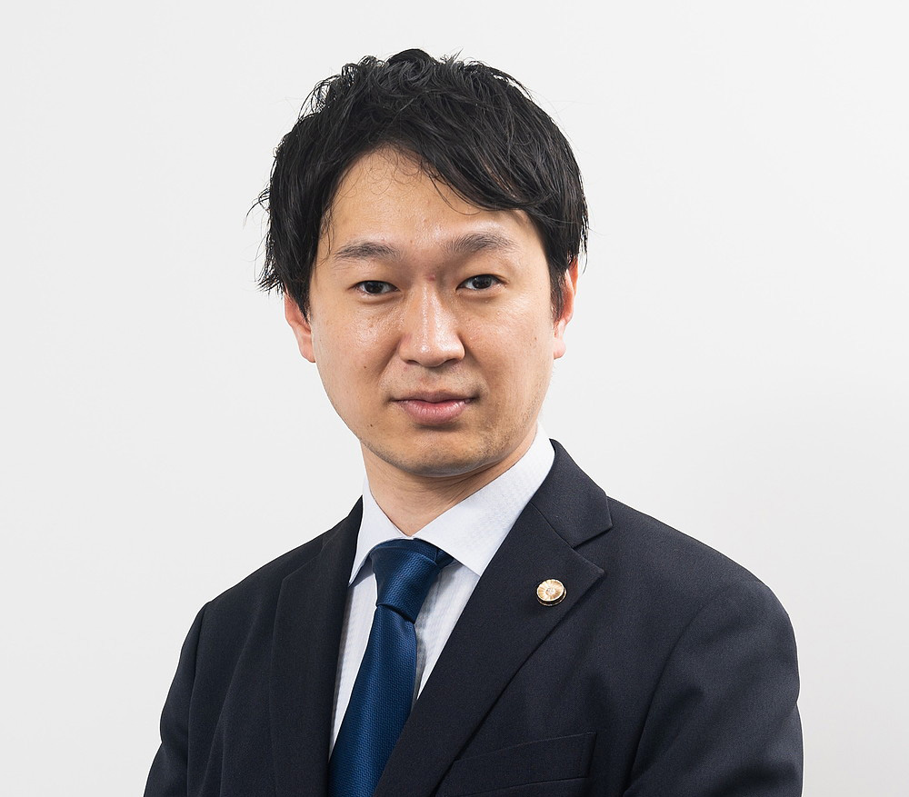 弁護士　岩﨑　遼